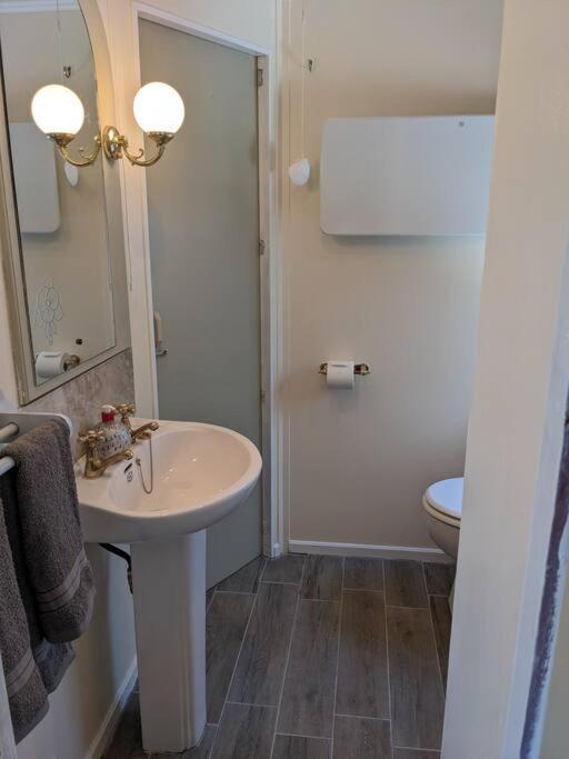 Ferny Roost Cabin. Wrexham Extérieur photo